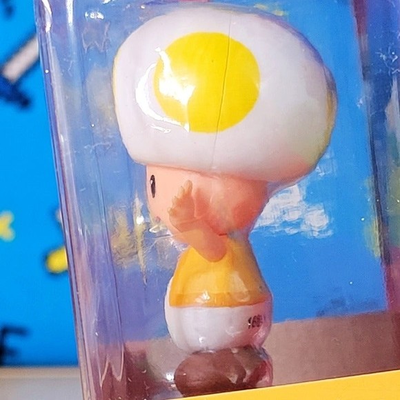 Jakks Pacific Super Mario Yellow Toad 2.5" Nintendo Collectible Action Figure - Picture 7 of 7